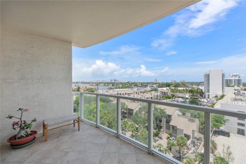 Condo in Fort Lauderdale, Florida, 2 bedrooms  № 2003049 - photo 7