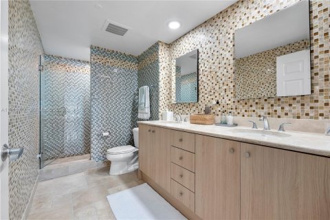 Condo in Fort Lauderdale, Florida, 2 bedrooms  № 2003049 - photo 20