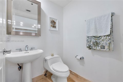 Condo in Fort Lauderdale, Florida, 2 bedrooms  № 2003049 - photo 21