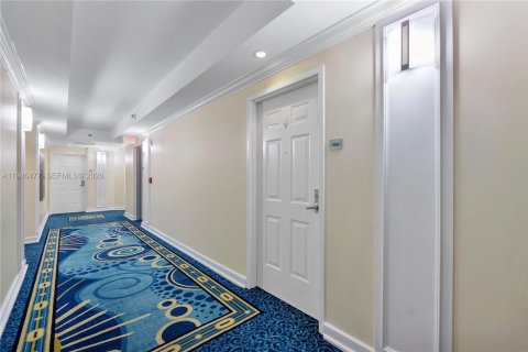 Condo in Fort Lauderdale, Florida, 2 bedrooms  № 2003049 - photo 22