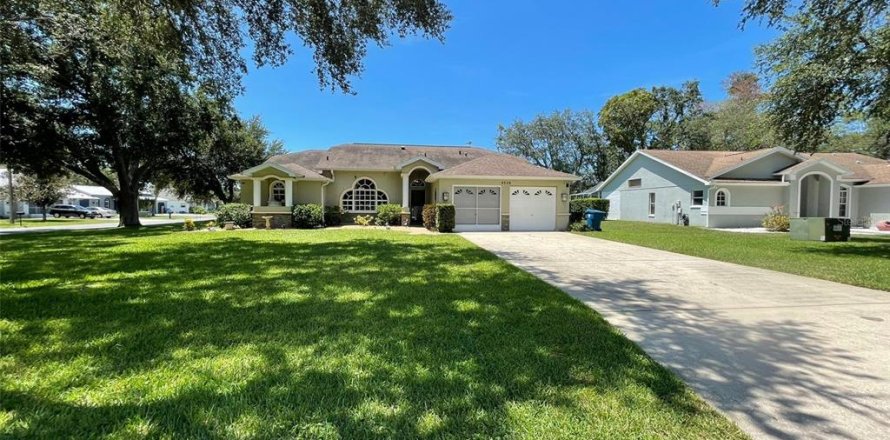 Casa en Spring Hill, Florida 3 dormitorios, 167.32 m2 № 1906449