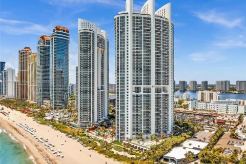 Appartement à louer à Sunny Isles Beach, Floride: 2 chambres, 139.26 m2 № 1966381 - photo 1