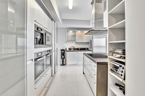 Appartement à louer à Sunny Isles Beach, Floride: 2 chambres, 139.26 m2 № 1966381 - photo 13