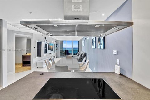 Appartement à louer à Sunny Isles Beach, Floride: 2 chambres, 139.26 m2 № 1966381 - photo 14