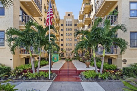 Condo à Saint Petersburg, Floride, 2 chambres № 2420351