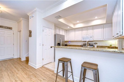 Townhouse in Brandon, Florida 3 bedrooms, 214.6 sq.m. № 2198949 - photo 13