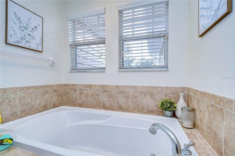 Townhouse in Brandon, Florida 3 bedrooms, 214.6 sq.m. № 2198949 - photo 21