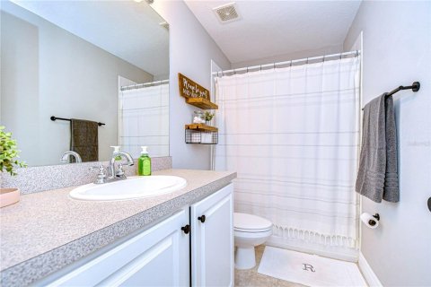 Townhouse in Brandon, Florida 3 bedrooms, 214.6 sq.m. № 2198949 - photo 24