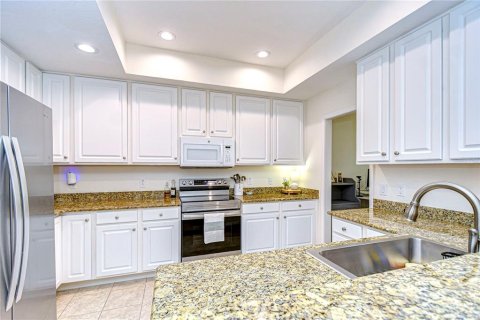 Townhouse in Brandon, Florida 3 bedrooms, 214.6 sq.m. № 2198949 - photo 10