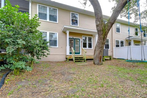 Townhouse in Brandon, Florida 3 bedrooms, 214.6 sq.m. № 2198949 - photo 3