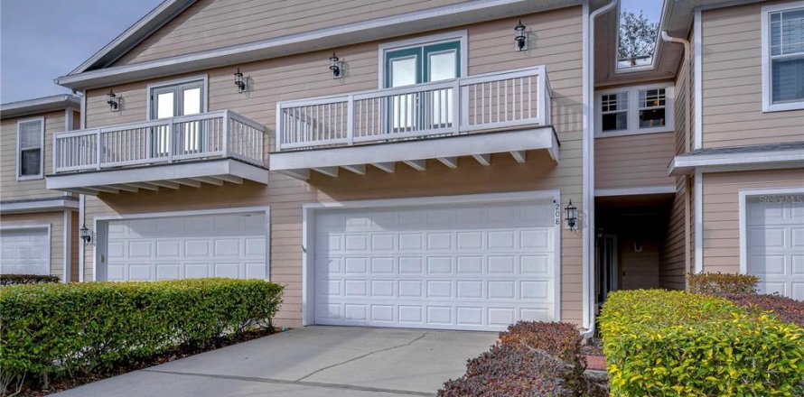 Townhouse in Brandon, Florida 3 bedrooms, 214.6 sq.m. № 2198949