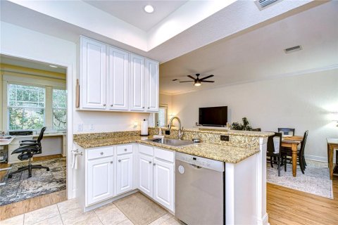 Townhouse in Brandon, Florida 3 bedrooms, 214.6 sq.m. № 2198949 - photo 12