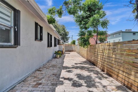 Casa en venta en Miami, Florida, 4 dormitorios, 143.44 m2 № 1878408 - foto 24