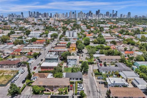 Casa en venta en Miami, Florida, 4 dormitorios, 143.44 m2 № 1878408 - foto 27