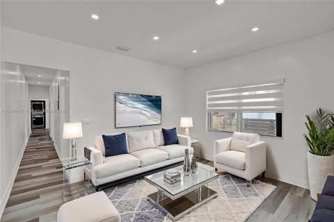 Casa en venta en Miami, Florida, 4 dormitorios, 143.44 m2 № 1878408 - foto 11