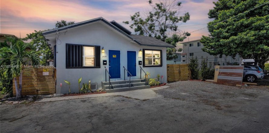 Casa en Miami, Florida 4 dormitorios, 143.44 m2 № 1878408
