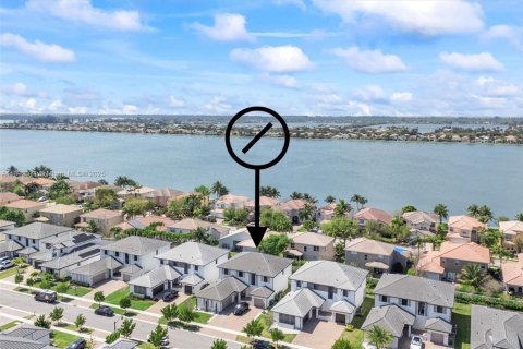 Villa ou maison à vendre à Miramar, Floride: 4 chambres, 378.39 m2 № 1945109 - photo 21