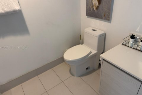Купить кондоминиум в Халландейл-Бич, Флорида 2 спальни, 94.76м2, № 1693885 - фото 28