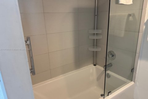 Купить кондоминиум в Халландейл-Бич, Флорида 2 спальни, 94.76м2, № 1693885 - фото 29