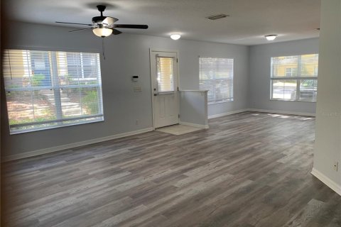 Townhouse in Valrico, Florida 3 bedrooms, 130.81 sq.m. № 2393924 - photo 2