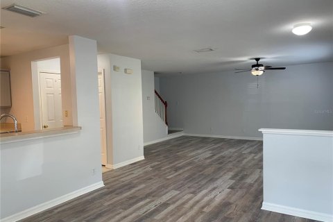 Townhouse in Valrico, Florida 3 bedrooms, 130.81 sq.m. № 2393924 - photo 4
