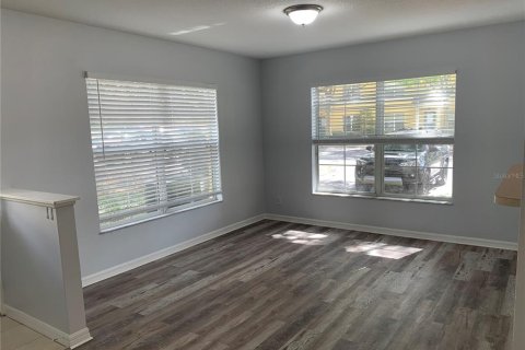 Townhouse in Valrico, Florida 3 bedrooms, 130.81 sq.m. № 2393924 - photo 5
