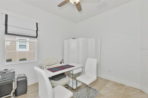 Купить виллу или дом в Уэсли-Чепел, Флорида 8 комнат, 295.43м2, № 2215416 - фото 28