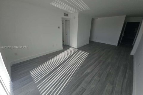 Apartment in Miami Beach, Florida 1 bedroom, 67.82 sq.m. № 2040698 - photo 7