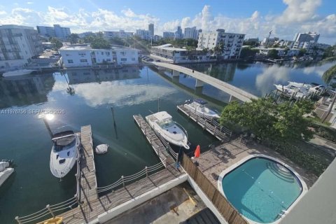 Apartment in Miami Beach, Florida 1 bedroom, 67.82 sq.m. № 2040698