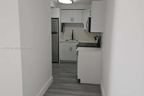 Apartment in Miami Beach, Florida 1 bedroom, 67.82 sq.m. № 2040698 - photo 5