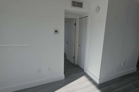 Apartment in Miami Beach, Florida 1 bedroom, 67.82 sq.m. № 2040698 - photo 9