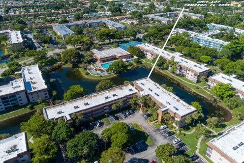 Condo in Tamarac, Florida, 2 bedrooms  № 2363005 - photo 2