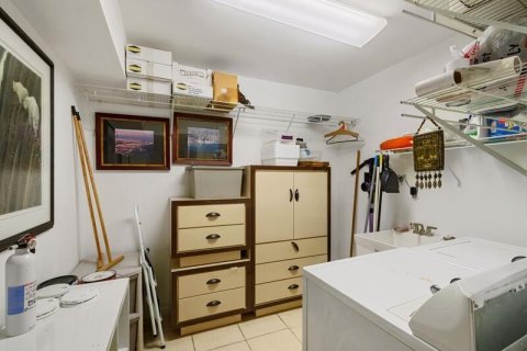 Condo in Tamarac, Florida, 2 bedrooms  № 2363005 - photo 17