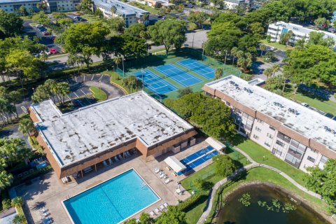 Condo in Tamarac, Florida, 2 bedrooms  № 2363005 - photo 3
