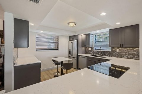 Condo in Tamarac, Florida, 2 bedrooms  № 2363005 - photo 14
