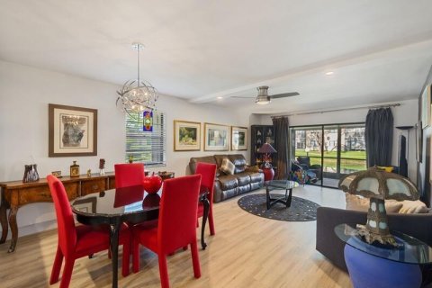 Condo in Tamarac, Florida, 2 bedrooms  № 2363005 - photo 15