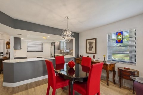 Condo in Tamarac, Florida, 2 bedrooms  № 2363005 - photo 5