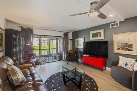 Condo in Tamarac, Florida, 2 bedrooms  № 2363005 - photo 4
