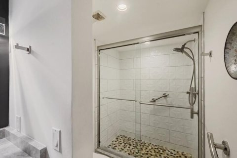 Condo in Tamarac, Florida, 2 bedrooms  № 2363005 - photo 12