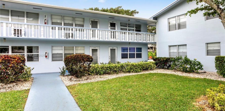 Condominio en West Palm Beach, Florida, 1 dormitorio  № 1868290