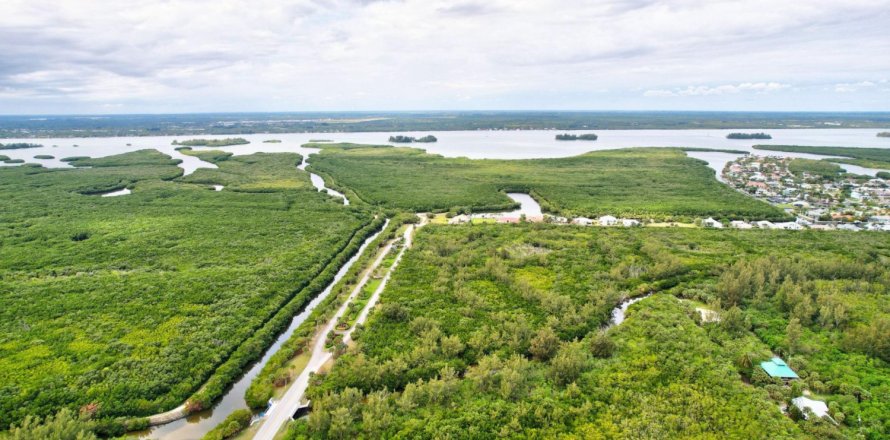 Condominio en Hutchinson Island South, Florida, 3 dormitorios  № 1120030