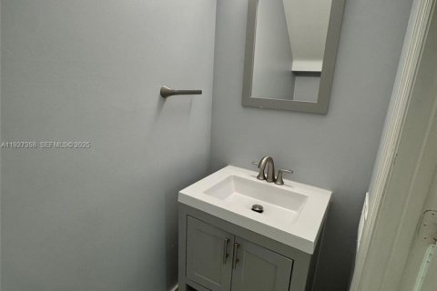 Townhouse in Miramar, Florida 2 bedrooms, 107.12 sq.m. № 1987896 - photo 12