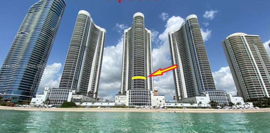 Condominio en Sunny Isles Beach, Florida, 3 dormitorios № 2076969