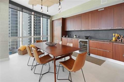 Condominio en venta en Sunny Isles Beach, Florida, 3 dormitorios, 257.15 m2 № 2076969 - foto 12