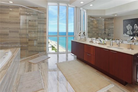 Condominio en venta en Sunny Isles Beach, Florida, 3 dormitorios, 257.15 m2 № 2076969 - foto 24