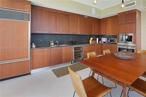 Condominio en venta en Sunny Isles Beach, Florida, 3 dormitorios, 257.15 m2 № 2076969 - foto 13