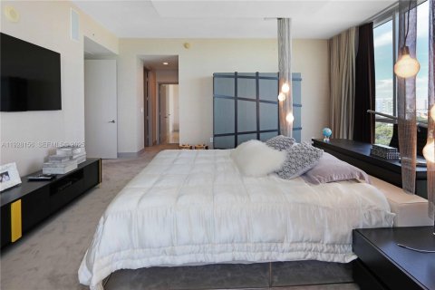 Condominio en venta en Sunny Isles Beach, Florida, 3 dormitorios, 257.15 m2 № 2076969 - foto 19