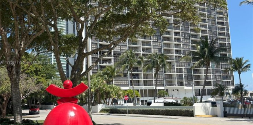 Condominio en Miami, Florida, 1 dormitorio № 1868140