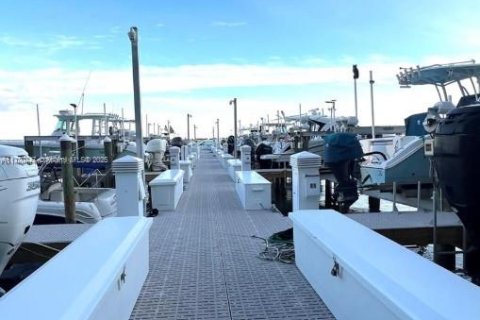 Condo in Miami, Florida, 1 bedroom  № 1868140 - photo 13