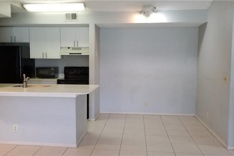 Condo in Davie, Florida, 1 bedroom № 2185702 - photo 2